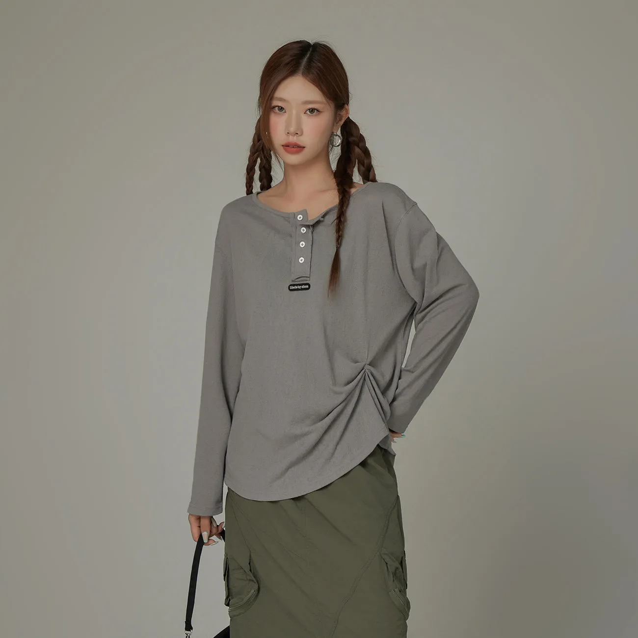 Button Side Shirring Basic T-Shirt