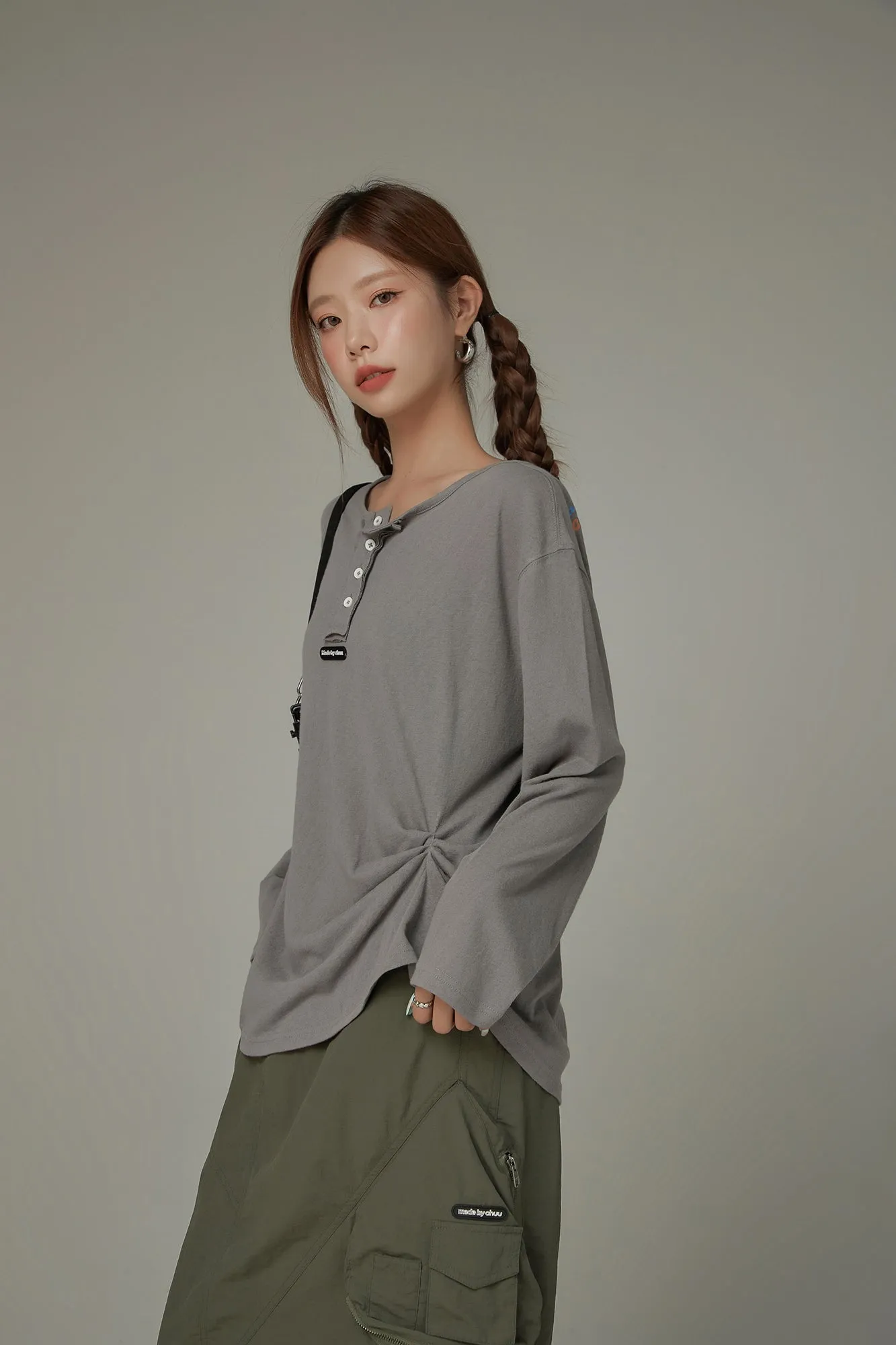 Button Side Shirring Basic T-Shirt