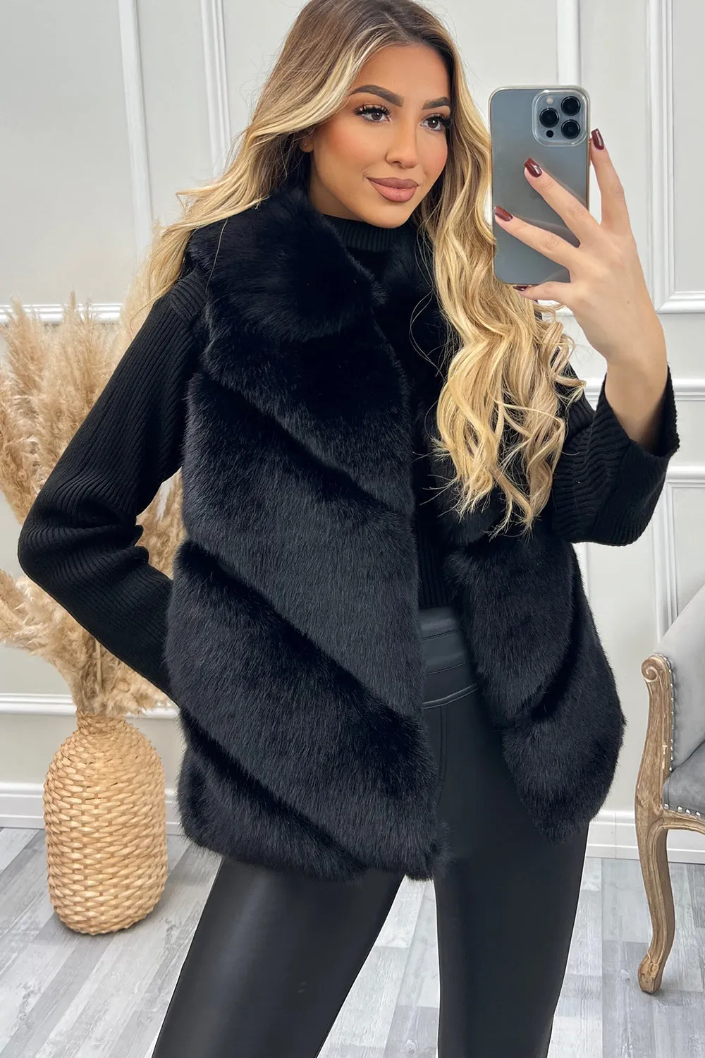 Cady Black Faux Fur Collared Gilet