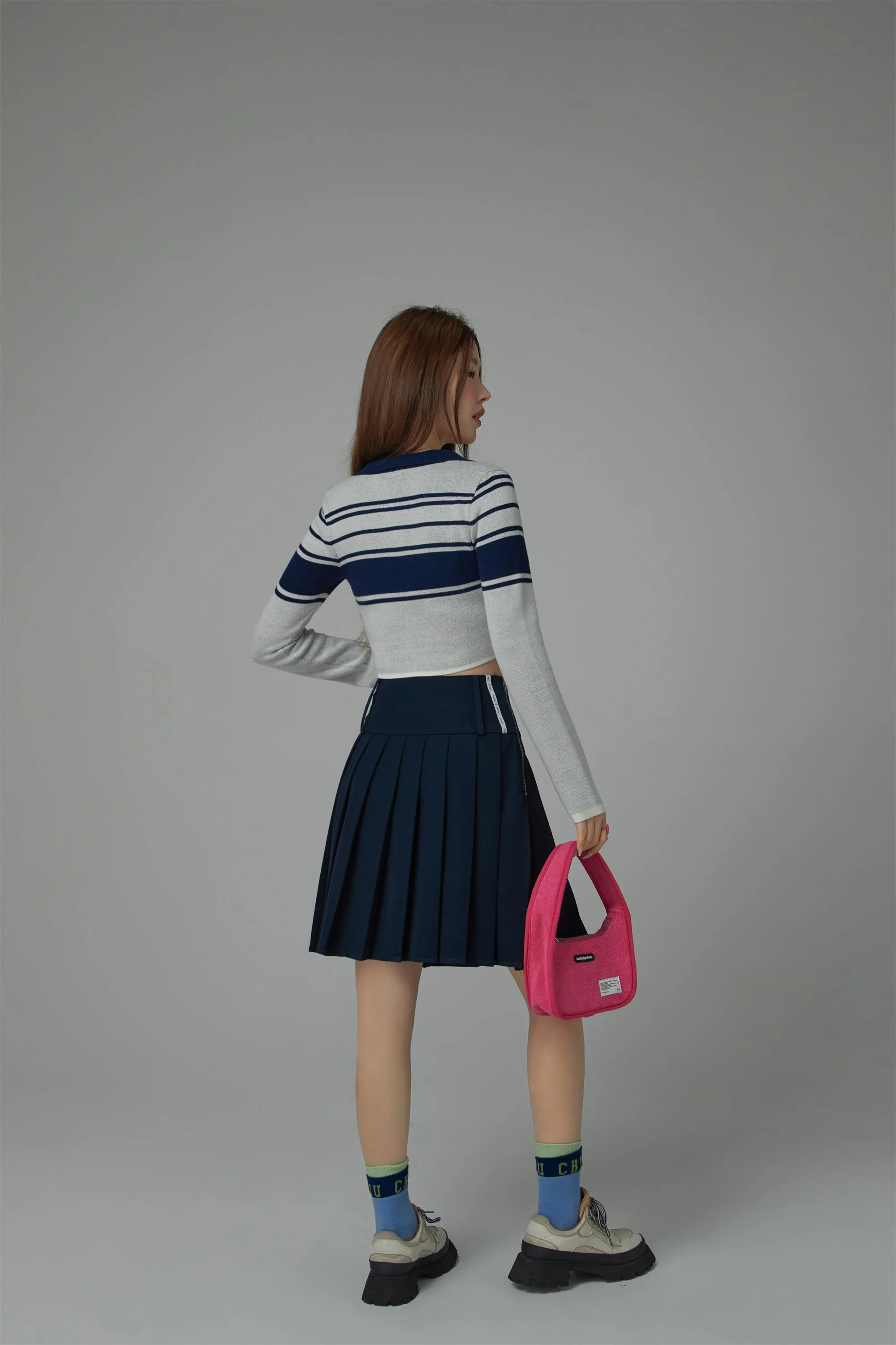 Chuu Baby Open Collar Cropped Knit T-Shirt