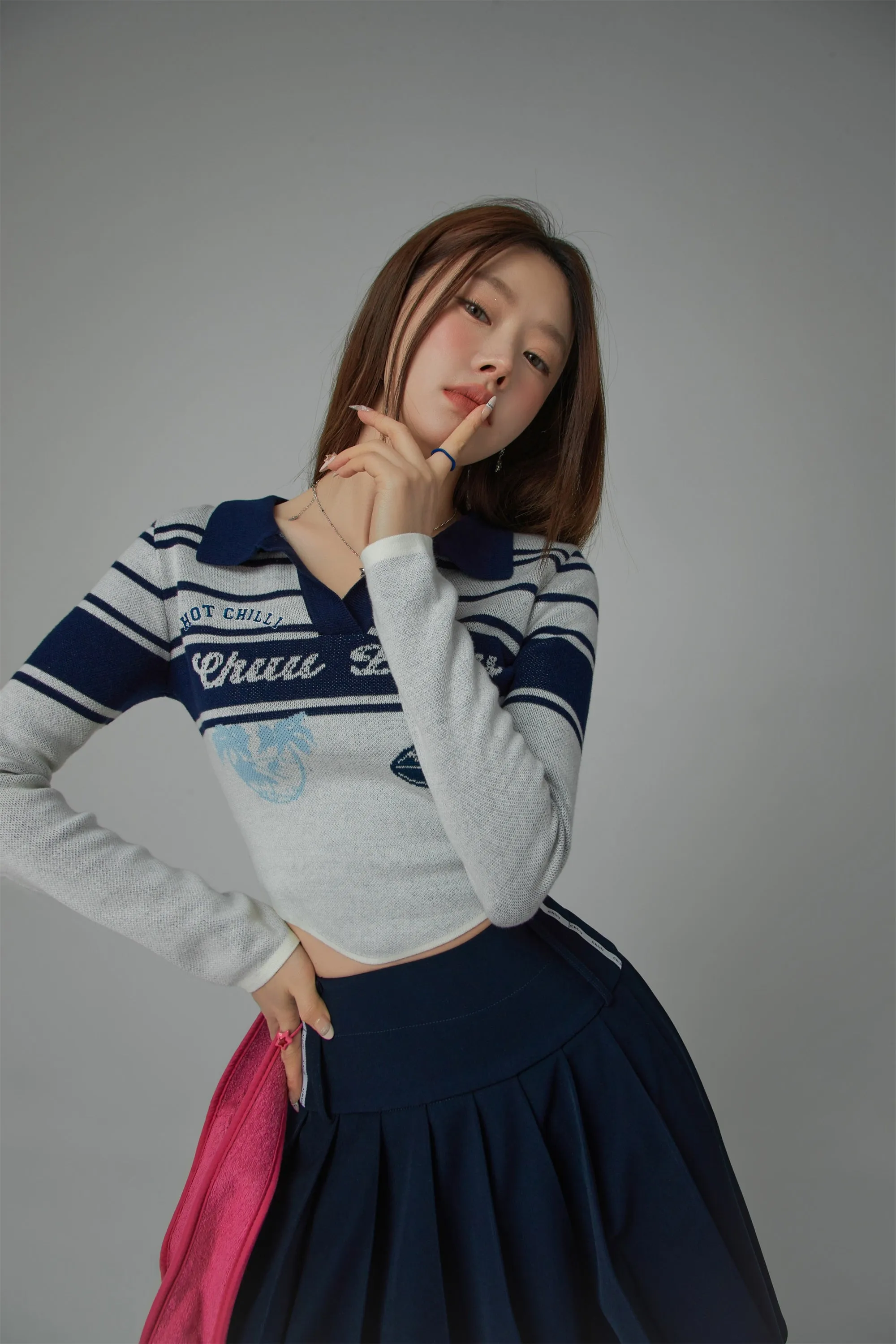 Chuu Baby Open Collar Cropped Knit T-Shirt