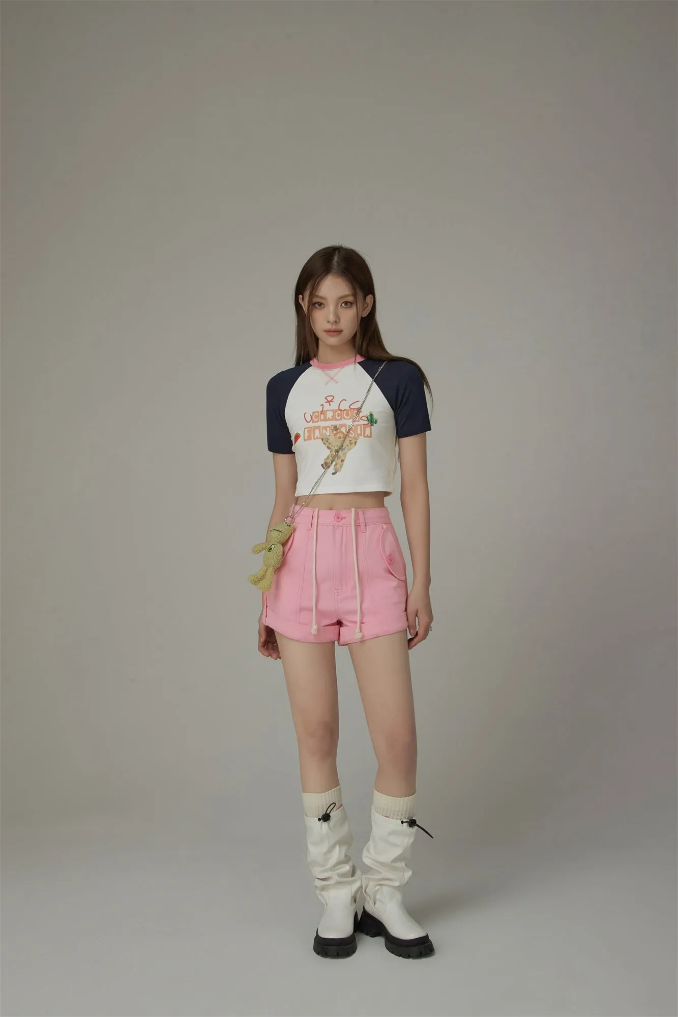 Chuu Circus Contrast Raglan Cropped T-Shirt