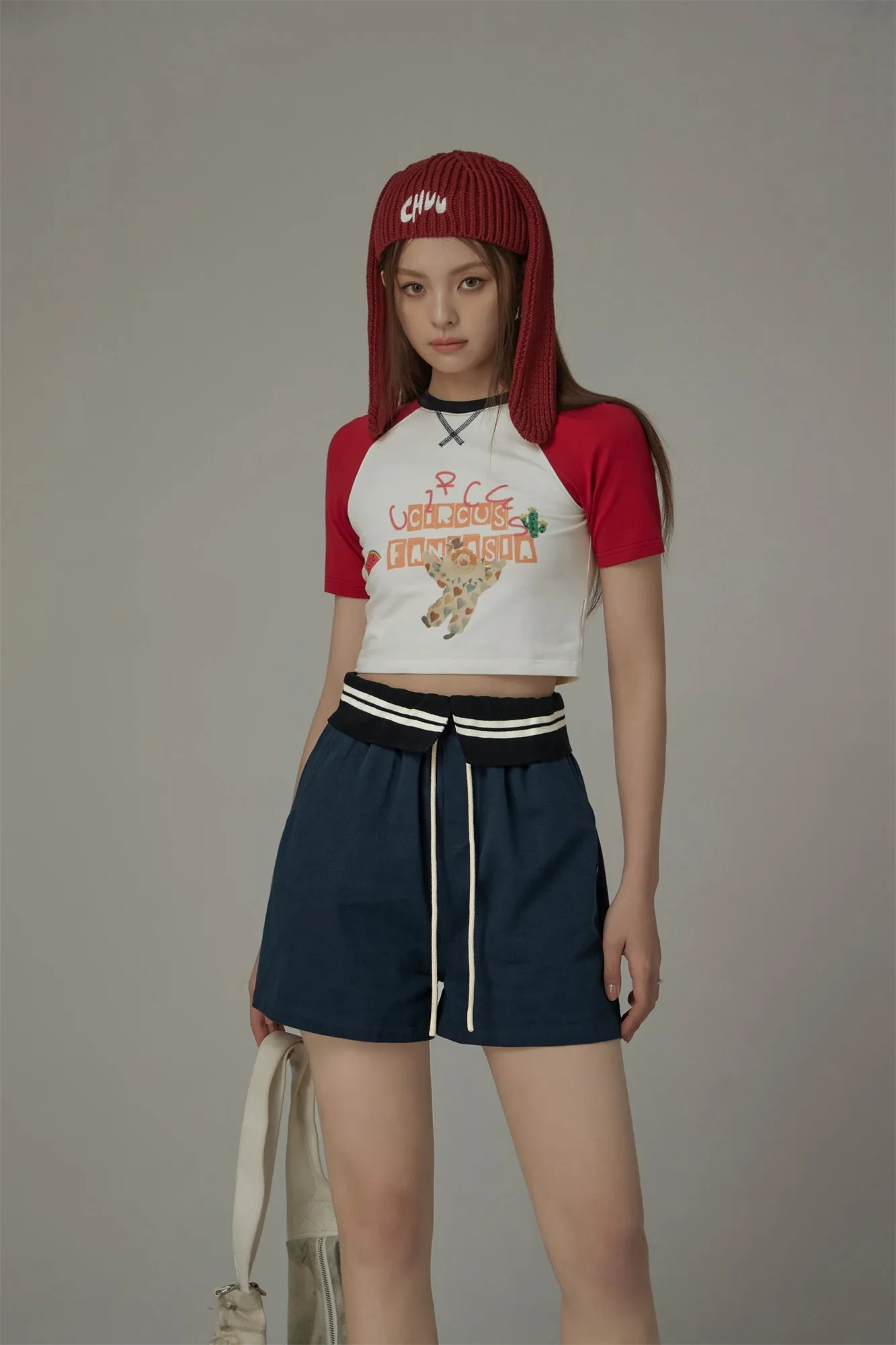 Chuu Circus Contrast Raglan Cropped T-Shirt