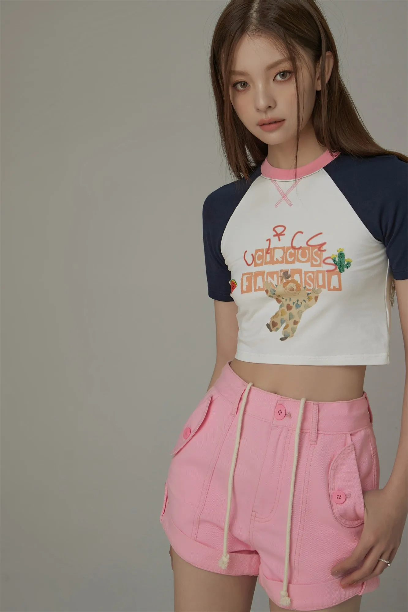 Chuu Circus Contrast Raglan Cropped T-Shirt