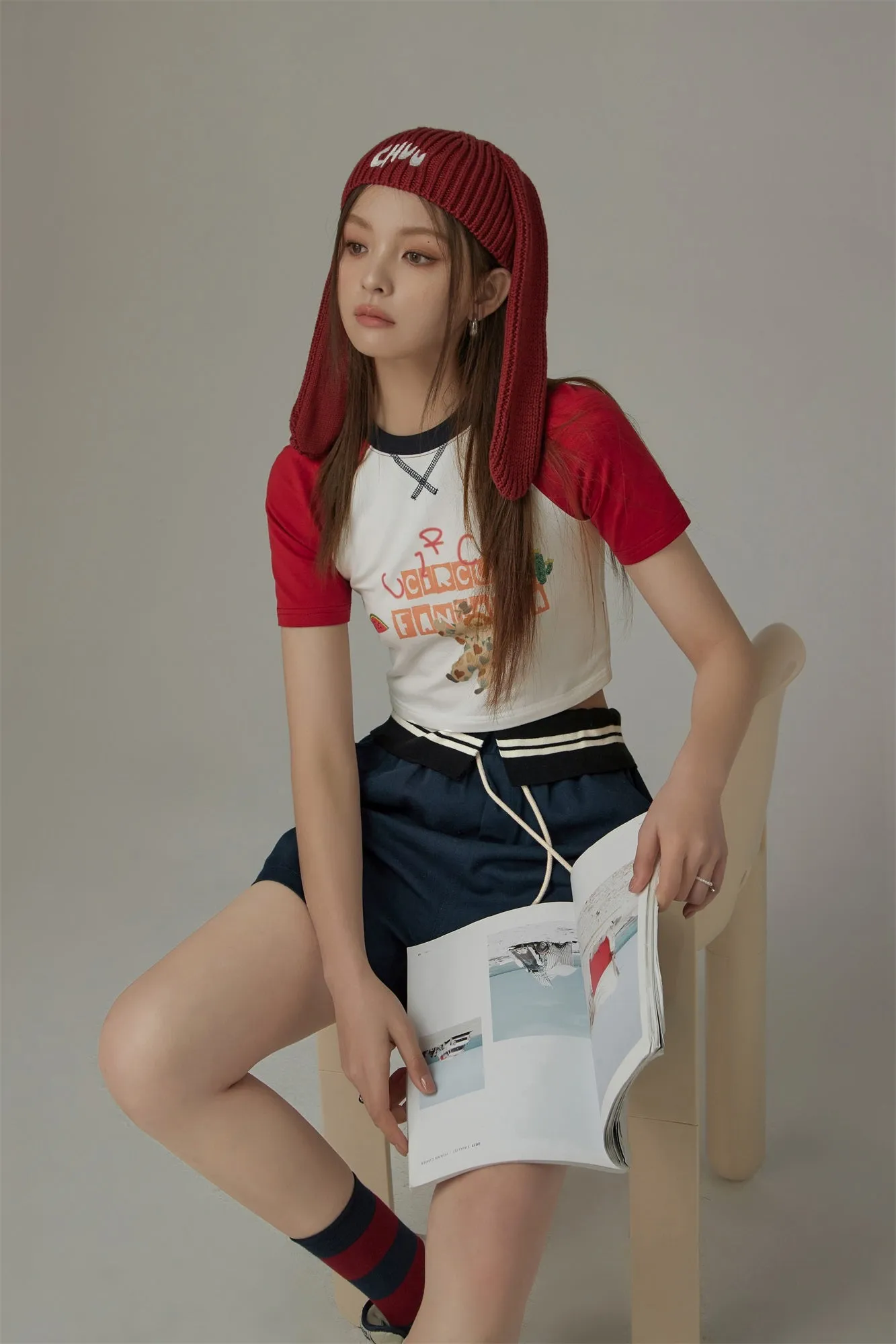 Chuu Circus Contrast Raglan Cropped T-Shirt